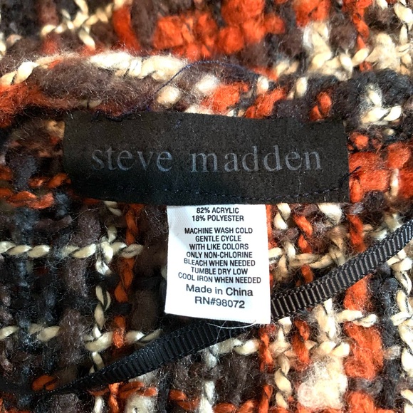 “Steve Madden” nubby yarn woven shawl with fringe- OS - Picture 2 of 10